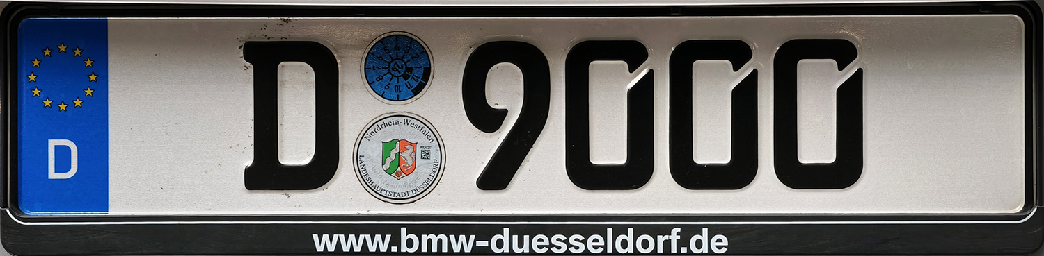 D 9000